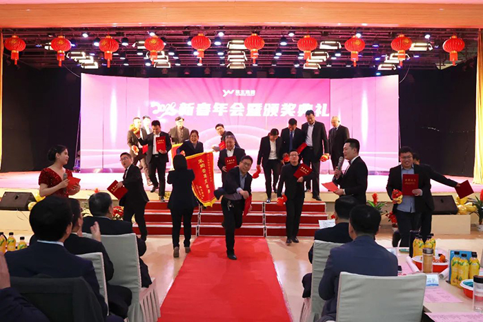 仍玩偶.jpg